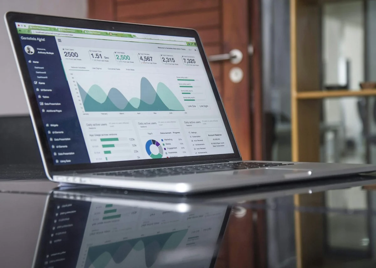 Photographie d’illustration : Word · Excel · Outlook · Teams · PowerPoint